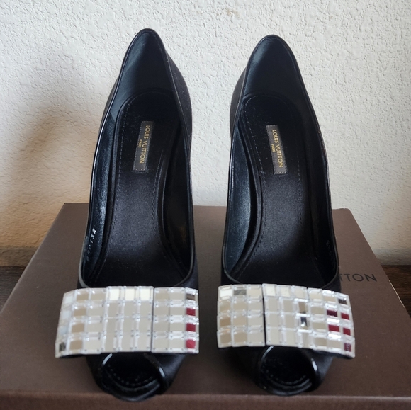 Louis Vuitton Black Satin Embellished Peep Toe Pumps Size 37 - Picture 1 of 15